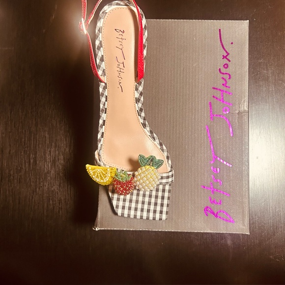 ❤️💛💚Betsey Johnson Gingham Heels with Fruit Accents - Red and Black - Picture 2 of 5